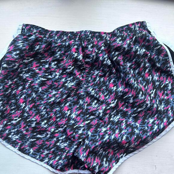 Nike dri fit running shorts Medium Pink/black EUC - Picture 5 of 5
